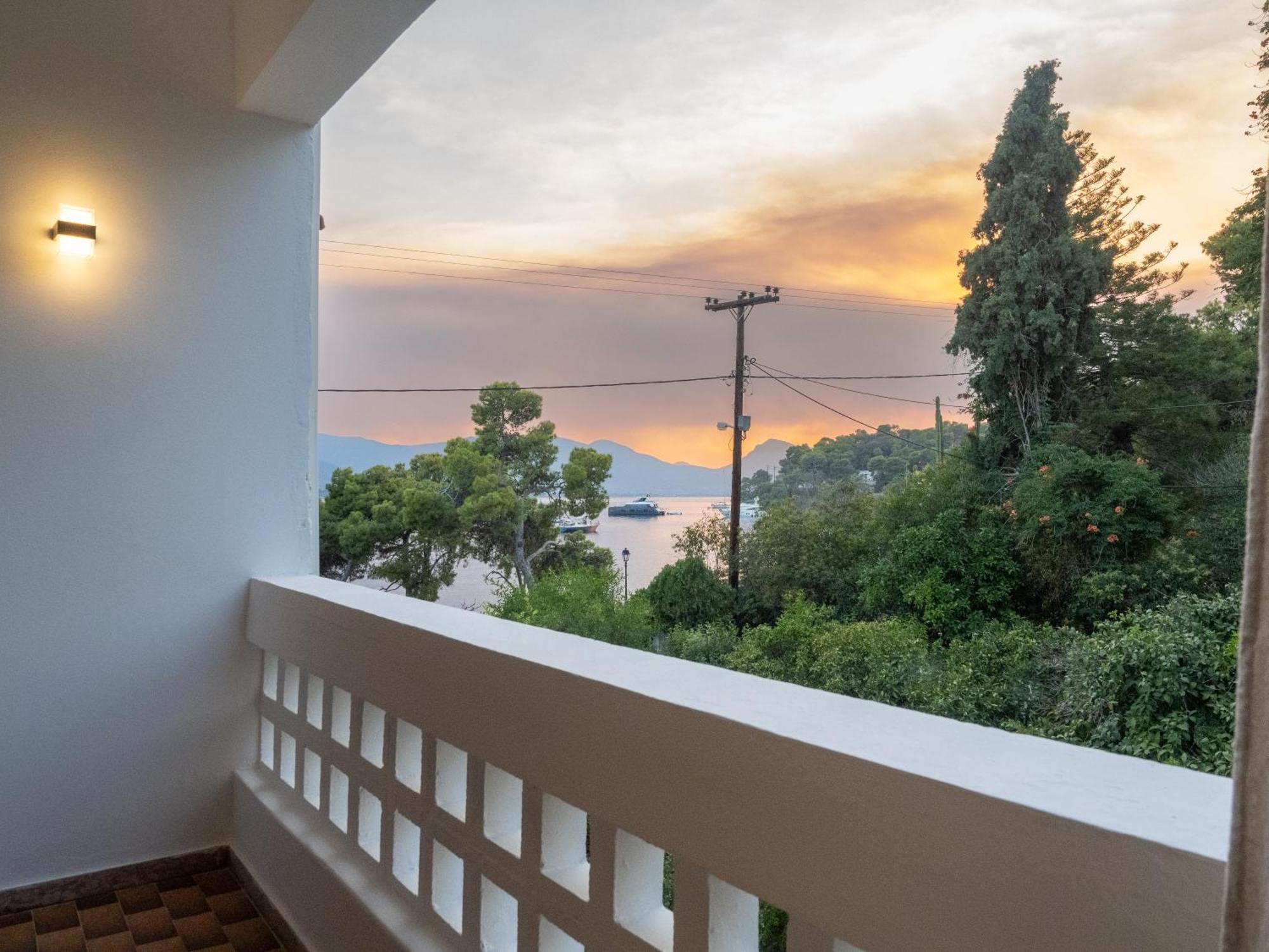 Seaview Apartment - Poros Relaxing Beachfront Flat Poros Town Exteriér fotografie